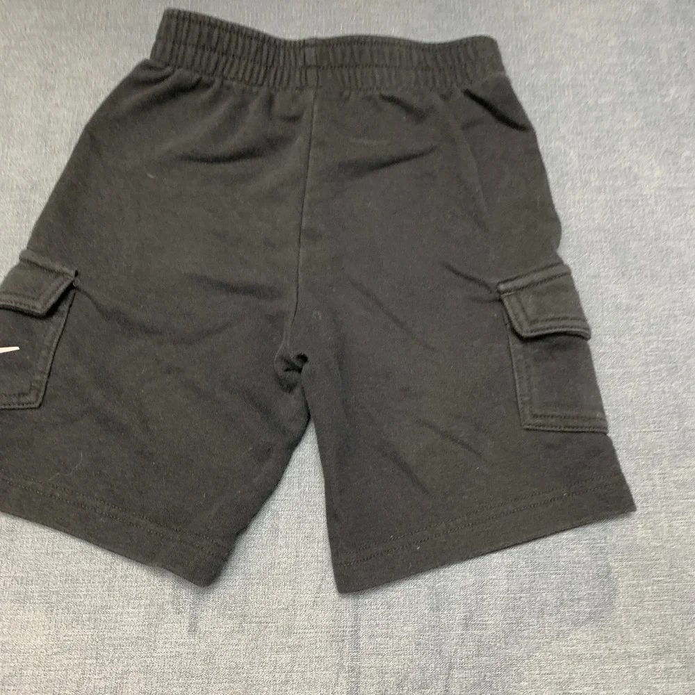 Nike Sweat Shorts Boys Large Black Swoosh Logo Fleece Lined Utility Pockets
